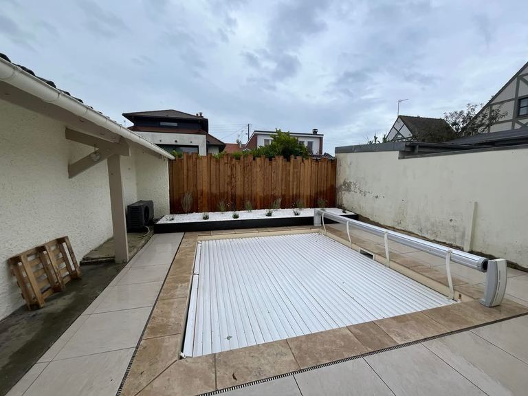 Plage de piscine — Dalles grès cérame